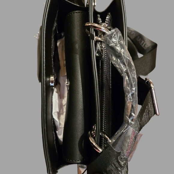Steve Madden Black Messenger Bag Sleek Design Versatile - Picture 3 of 6